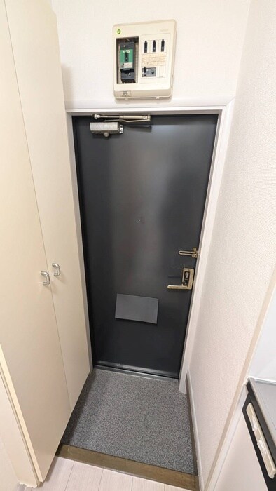 物件内観写真8　(玄関)
