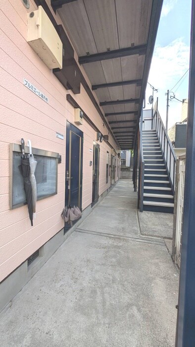 物件外観写真5　(エントランス部分)