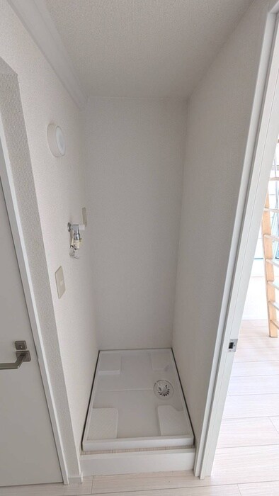 物件内観写真16　(洗濯機置場)