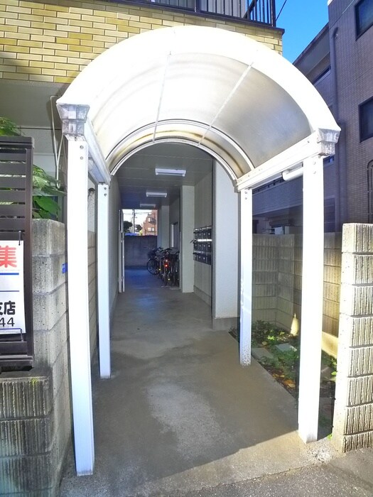 物件外観写真4　(エントランス部分)