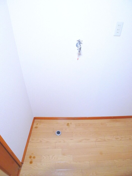 物件内観写真15　(洗濯機置場)