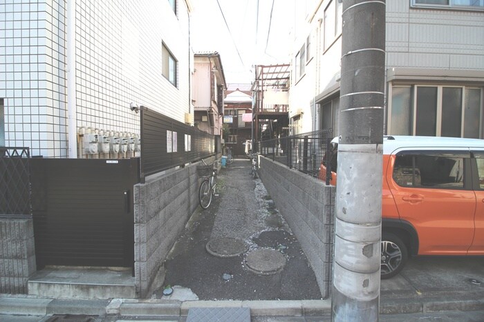 物件外観写真6　(エントランス部分)