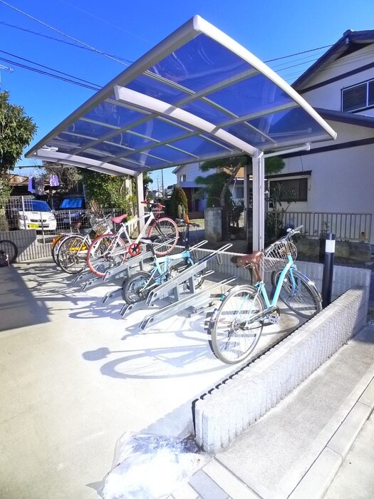 物件外観写真4　(駐輪場)