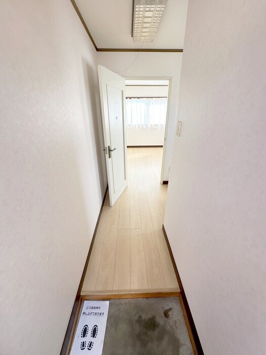 物件内観写真14　(玄関)