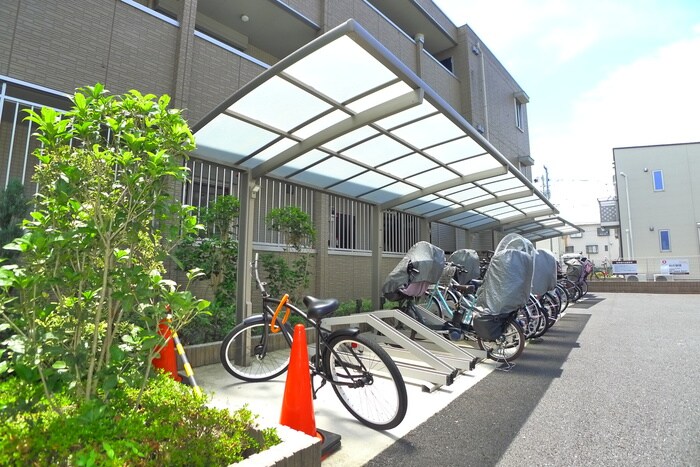 物件外観写真4　(駐輪場)