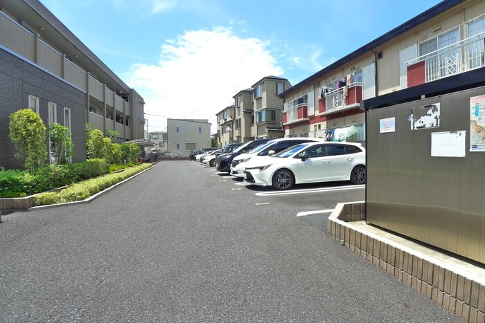 物件外観写真5　(駐車場)