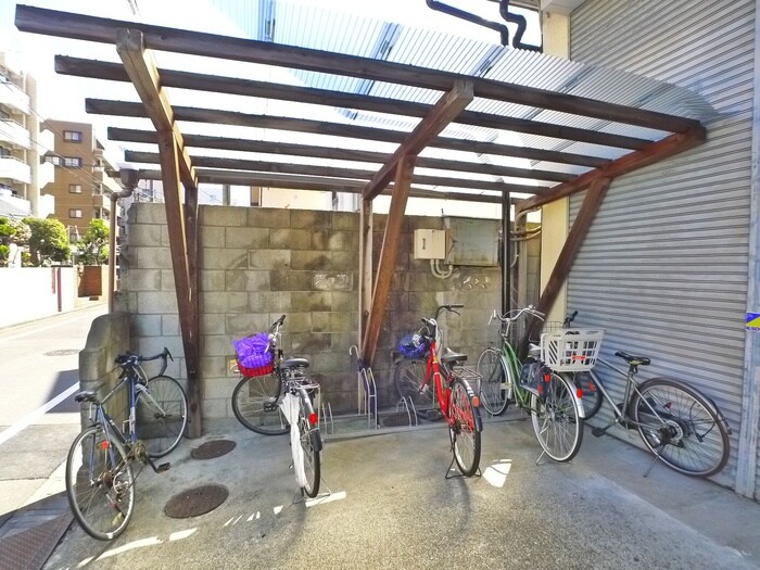 物件外観写真4　(駐輪場)