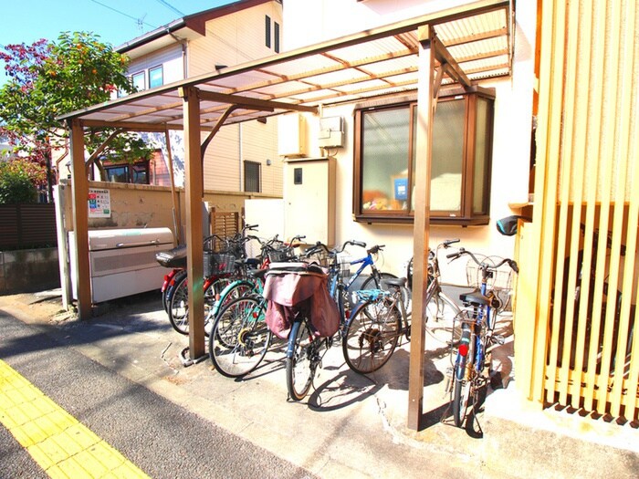 物件外観写真3　(駐輪場)
