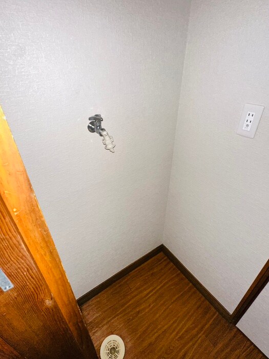 物件内観写真14　(洗濯機置場)