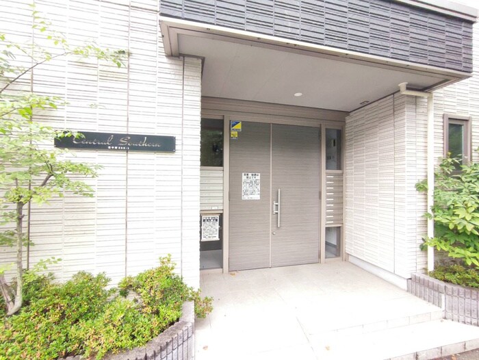 物件外観写真4　(エントランス部分)