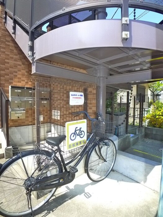 物件外観写真6　(駐輪場)
