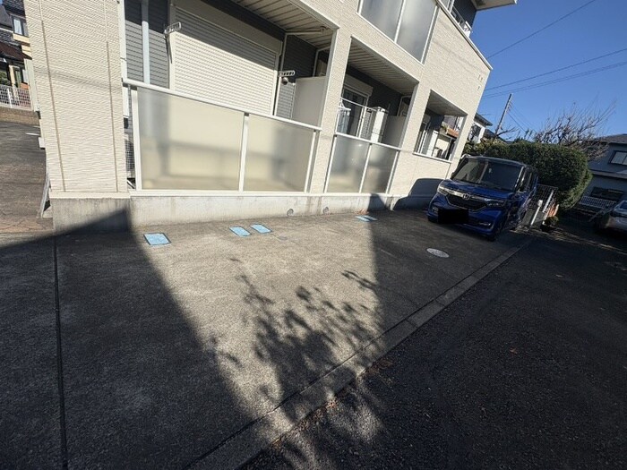 物件外観写真5　(駐車場)