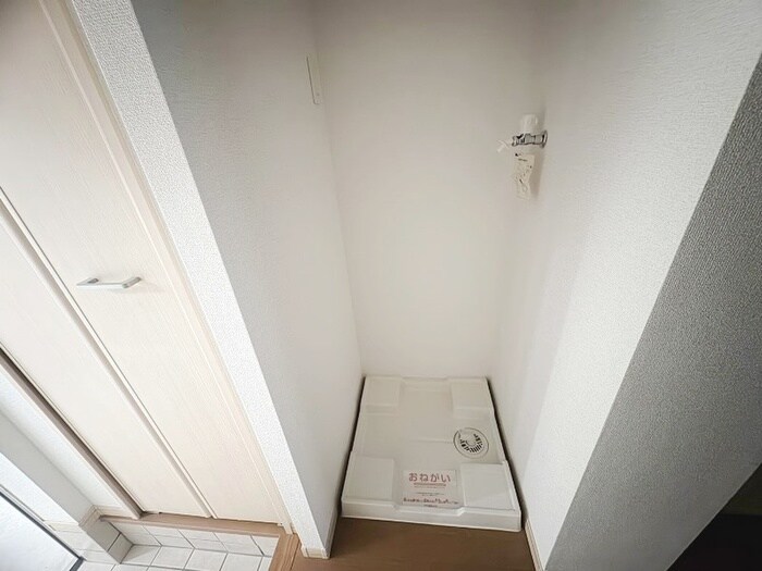 物件内観写真12　(洗濯機置場)