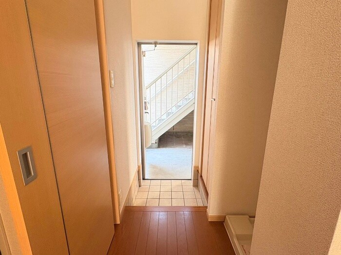 物件内観写真19　(玄関)