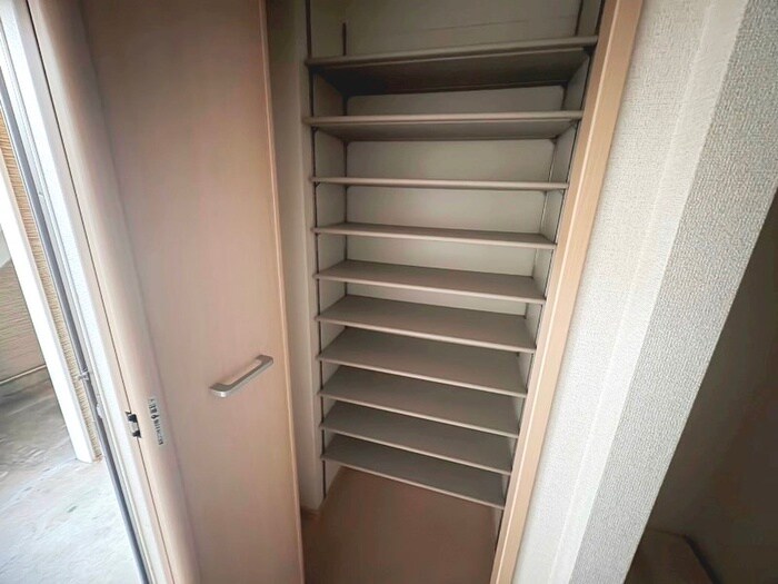 物件内観写真20　(室内からの展望)