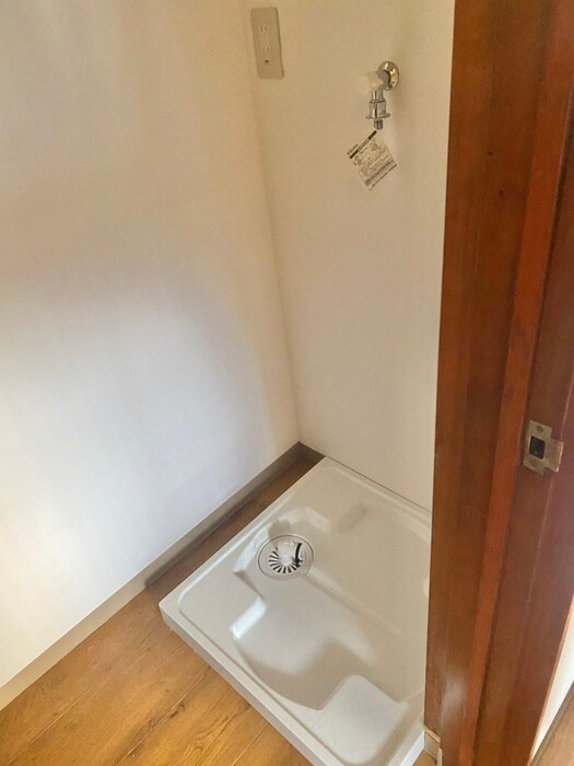 物件内観写真13　(洗濯機置場)