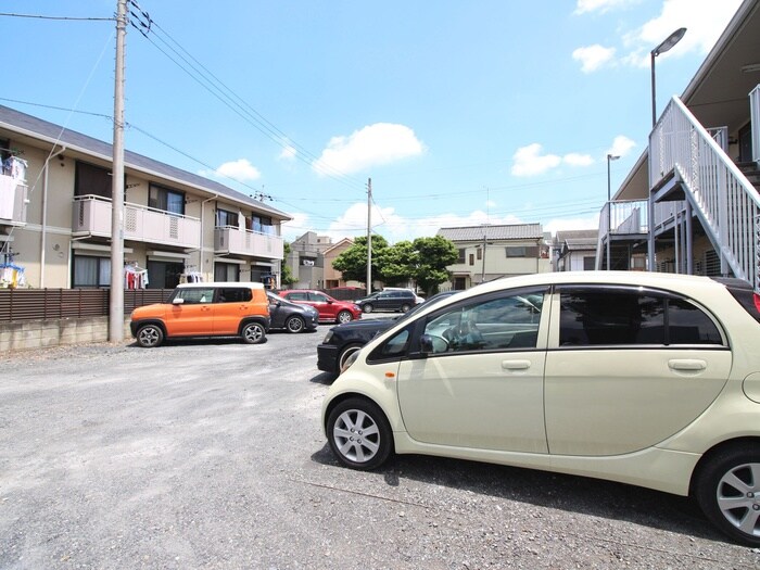 物件外観写真3　(駐車場)