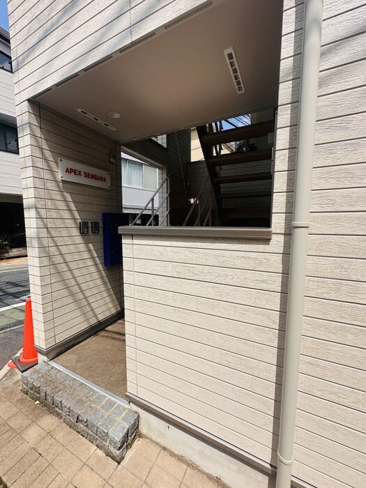 物件外観写真2　(エントランス部分)