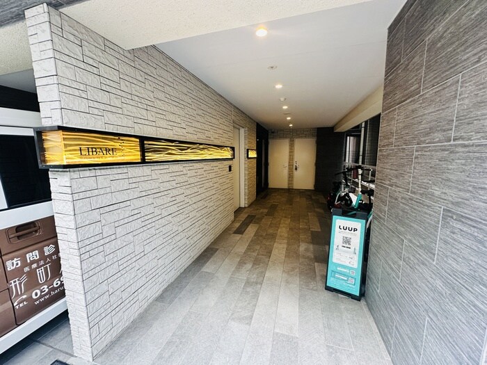 物件外観写真2　(エントランス部分)