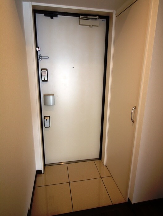 物件内観写真12　(玄関)