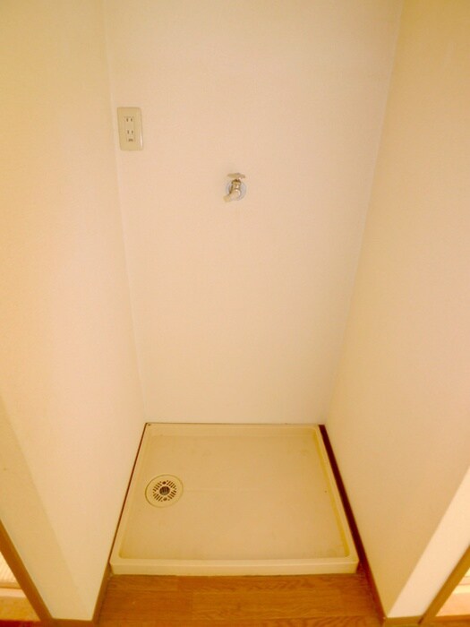 物件内観写真16　(洗濯機置場)