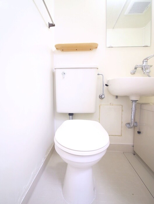 物件内観写真8　(トイレ)