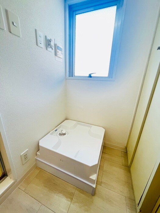 物件内観写真16　(洗濯機置場)