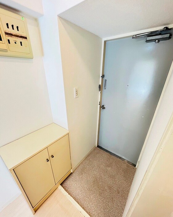 物件内観写真16　(玄関)