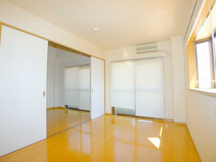 物件内観写真10　(室内からの展望)