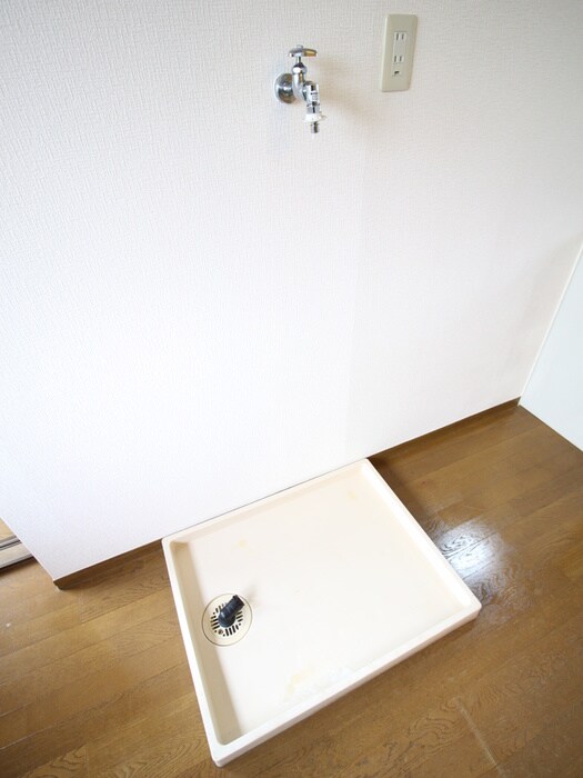 物件内観写真10　(洗濯機置場)