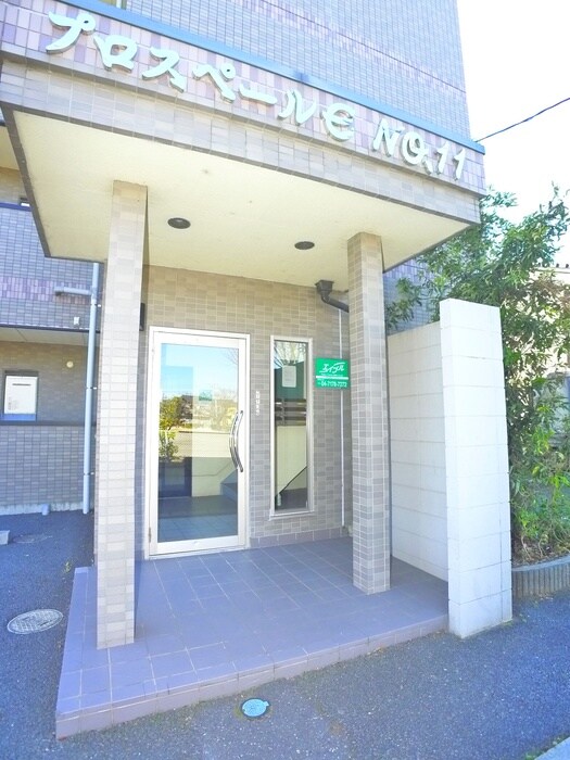 物件外観写真3　(エントランス部分)