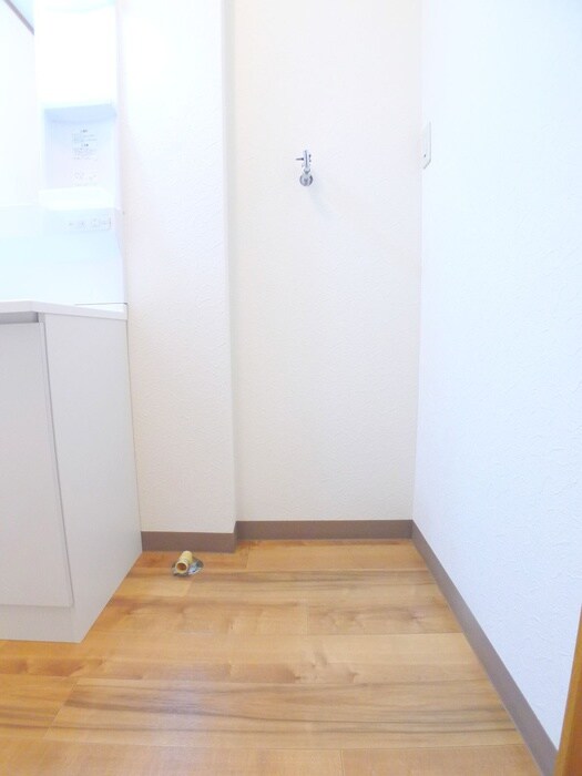 物件内観写真18　(洗濯機置場)