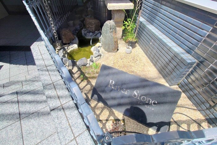 物件外観写真4　(エントランス部分)