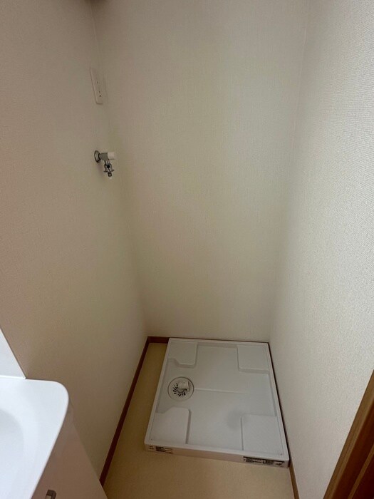 物件内観写真8　(洗濯機置場)