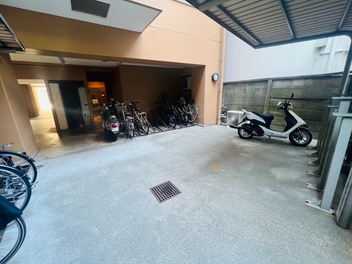 物件外観写真4　(駐輪場)