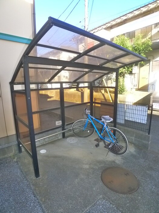 物件外観写真4　(駐輪場)