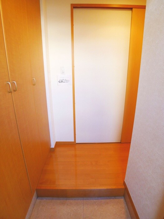 物件内観写真7　(玄関)