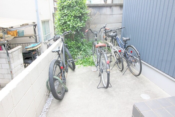 物件外観写真5　(駐輪場)