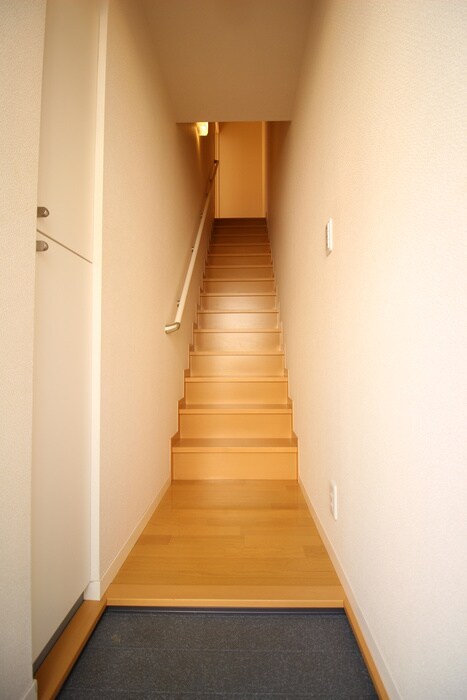 物件内観写真16　(玄関)