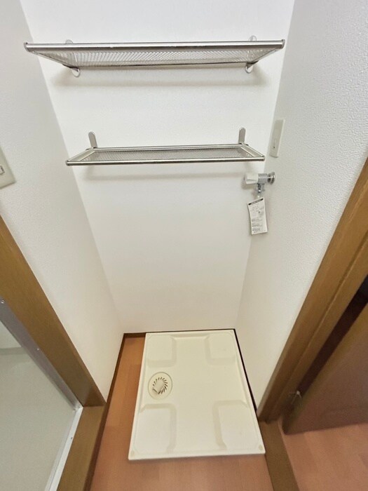 物件内観写真14　(洗濯機置場)