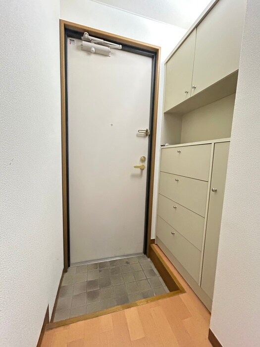 物件内観写真16　(玄関)