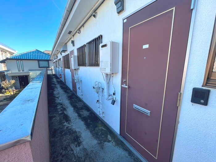 物件外観写真3　(エントランス部分)