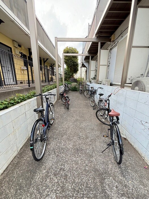 物件外観写真5　(駐輪場)