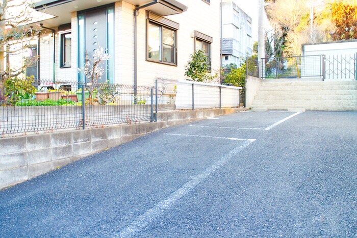 物件外観写真4　(駐車場)