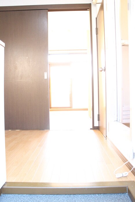 物件内観写真10　(玄関)
