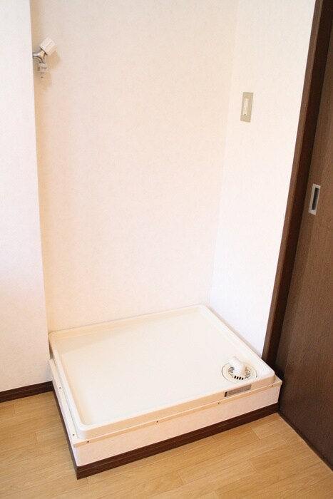 物件内観写真13　(洗濯機置場)