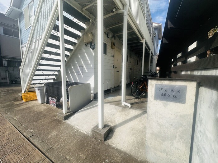 物件外観写真2　(エントランス部分)