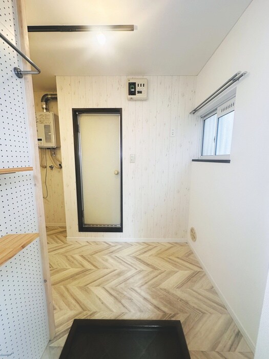 物件内観写真11　(玄関)