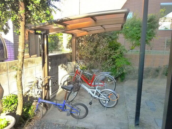 物件外観写真3　(駐輪場)