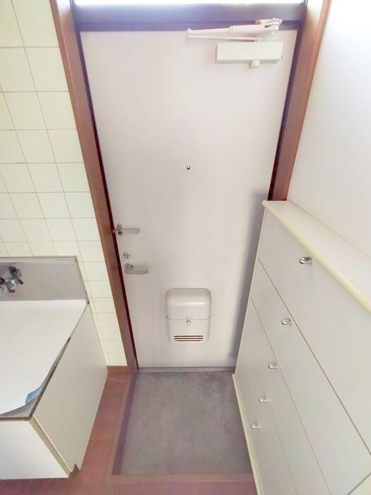 物件内観写真10　(玄関)